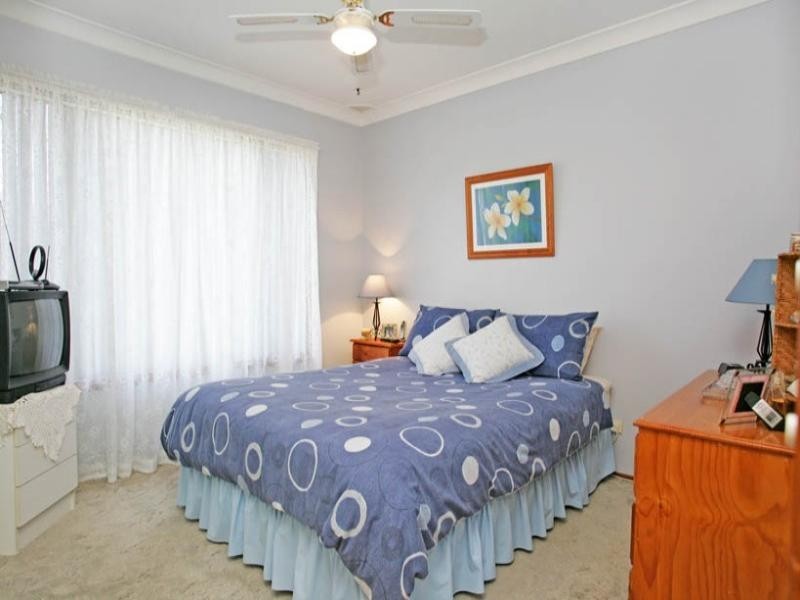 11 Blackswan Street, Berkeley Vale NSW 2261