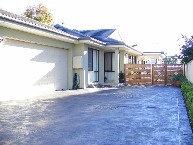 5a Carlyon Street, Killarney Vale NSW 2261