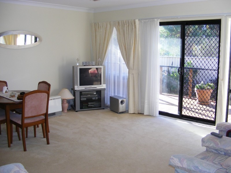 5a Carlyon Street, Killarney Vale NSW 2261