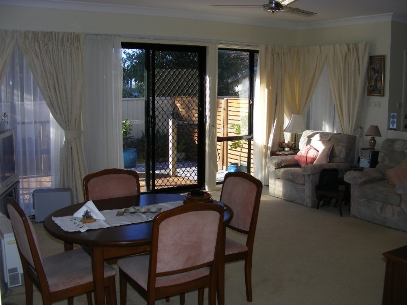 5a Carlyon Street, Killarney Vale NSW 2261