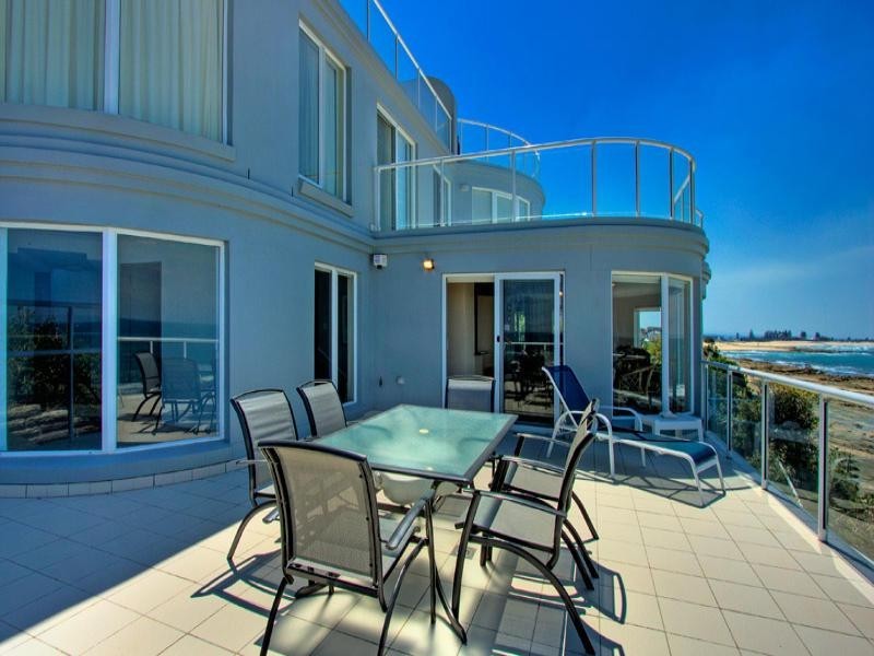 1/120 Ocean Parade, Blue Bay NSW 2261