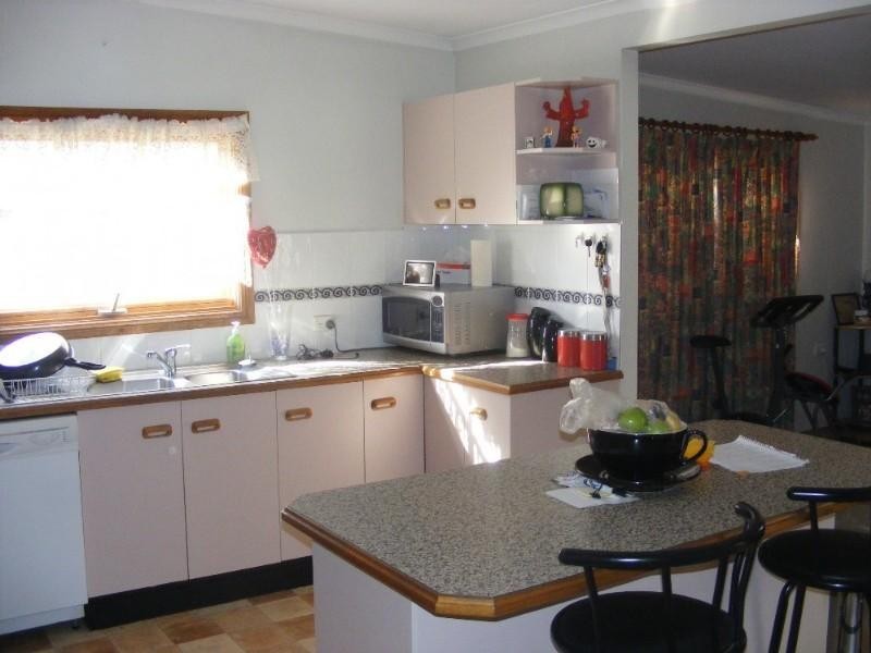 42 Shannon Parade, Berkeley Vale NSW 2261