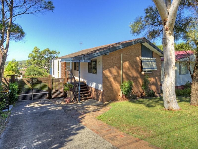 62 Promenade Avenue, Bateau Bay NSW 2261