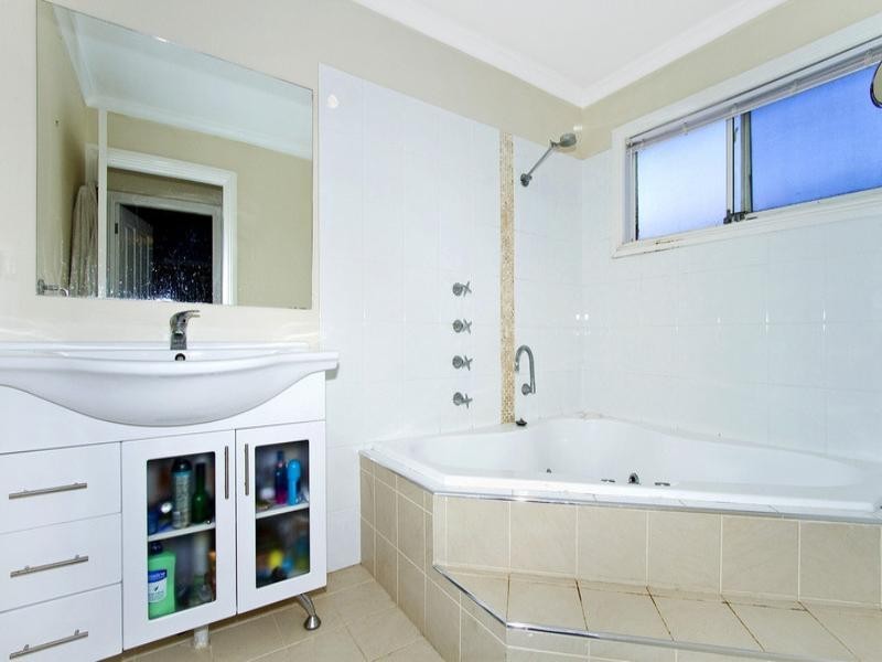 62 Promenade Avenue, Bateau Bay NSW 2261