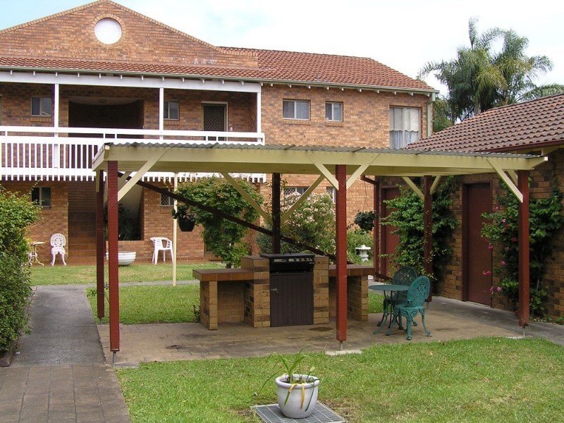 15 Lorraine Avenue, Berkeley Vale NSW 2261