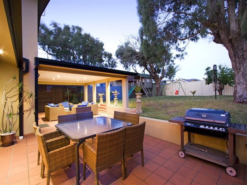 100 Bay Road, Blue Bay NSW 2261