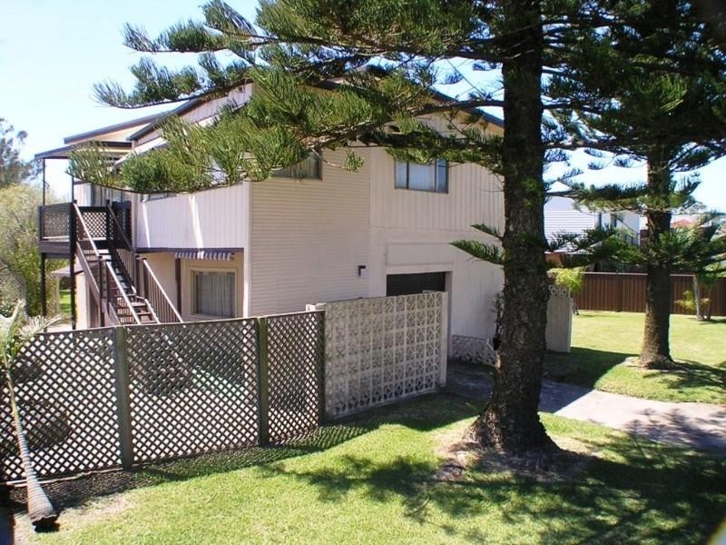 2 Bondi Road, The Entrance North NSW 2261