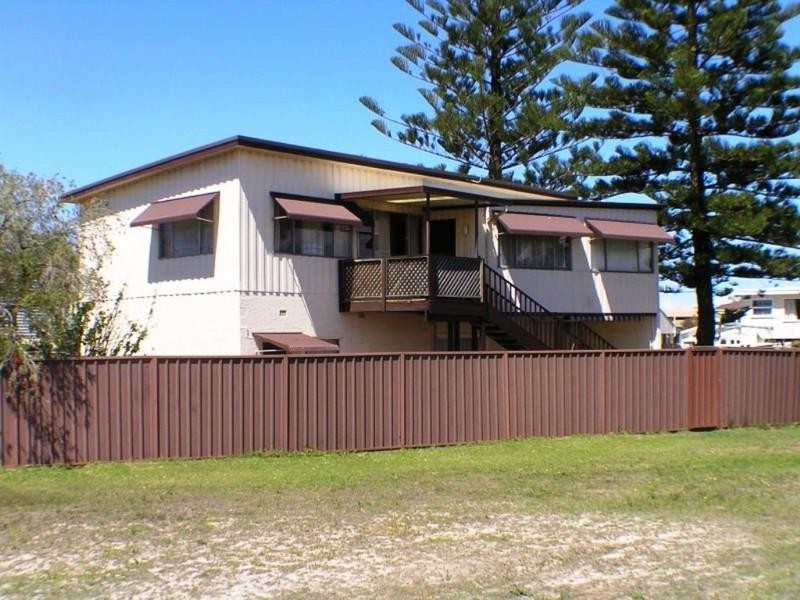 2 Bondi Road, The Entrance North NSW 2261