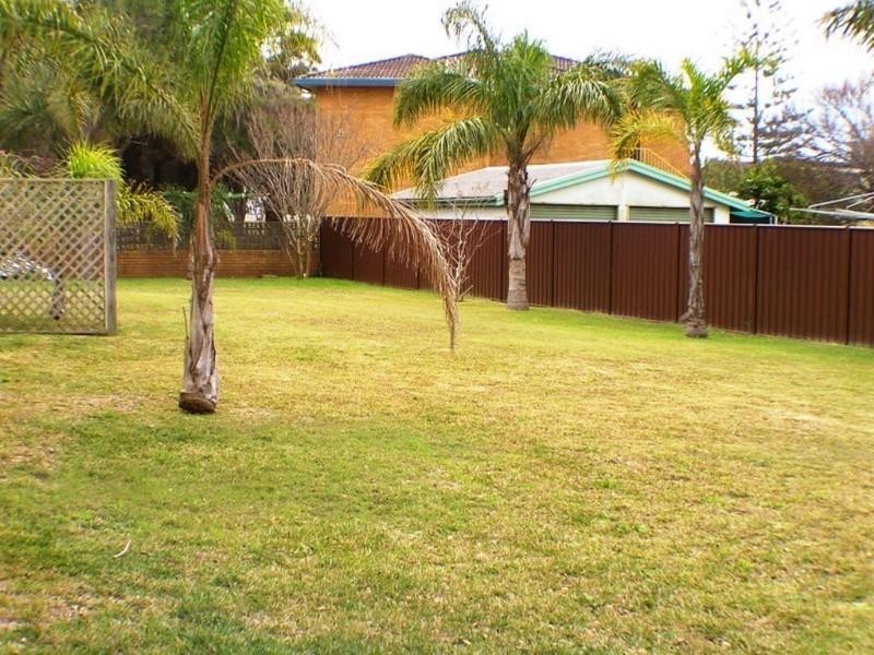 2 Bondi Road, The Entrance North NSW 2261