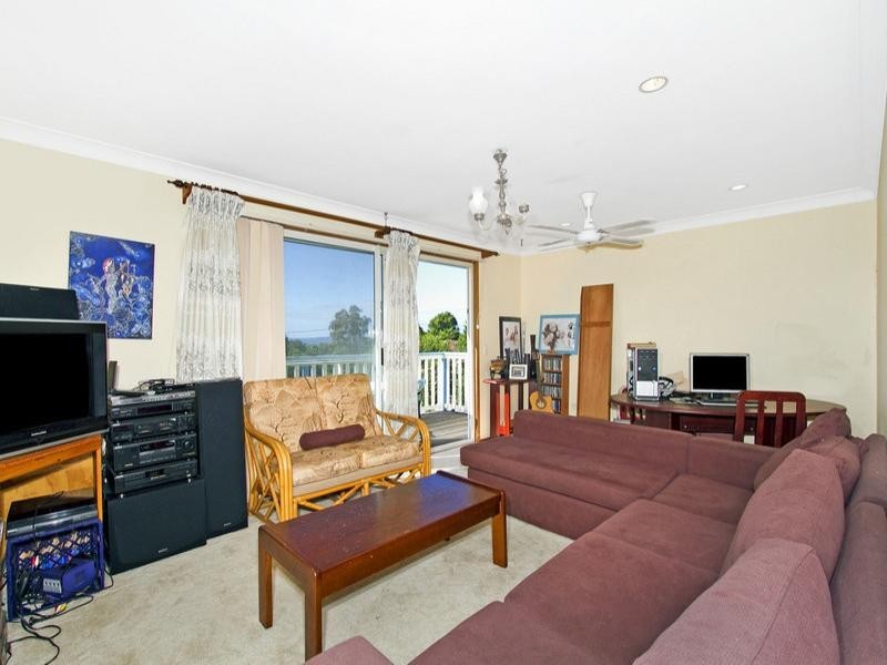 51 Hillside Drive, Berkeley Vale NSW 2261