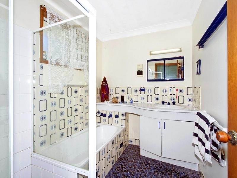 51 Hillside Drive, Berkeley Vale NSW 2261