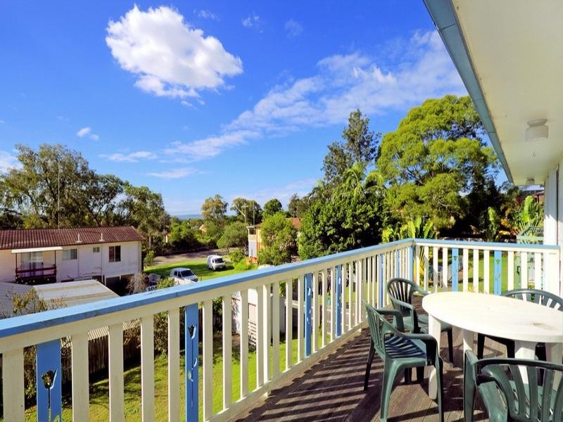51 Hillside Drive, Berkeley Vale NSW 2261