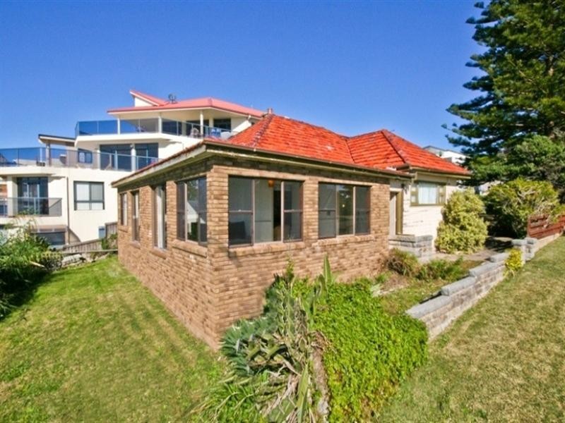 104 Ocean Parade, Blue Bay NSW 2261