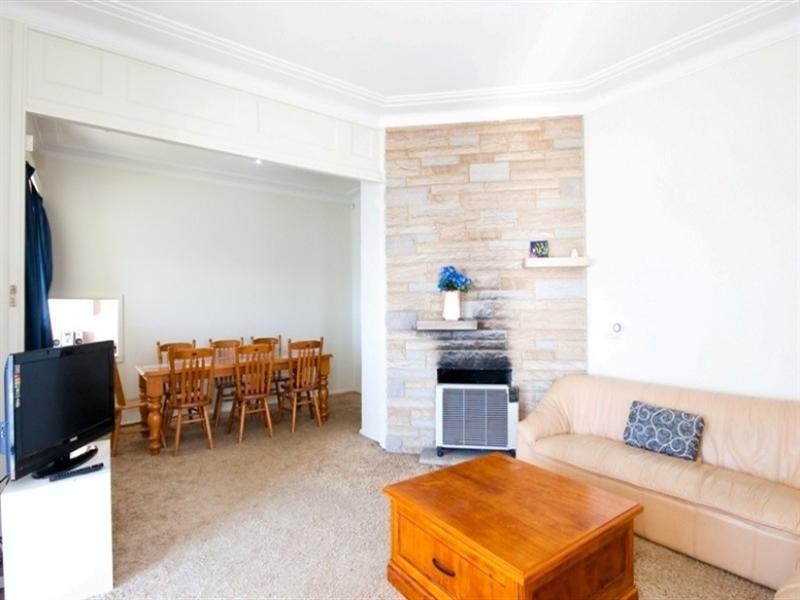 104 Ocean Parade, Blue Bay NSW 2261