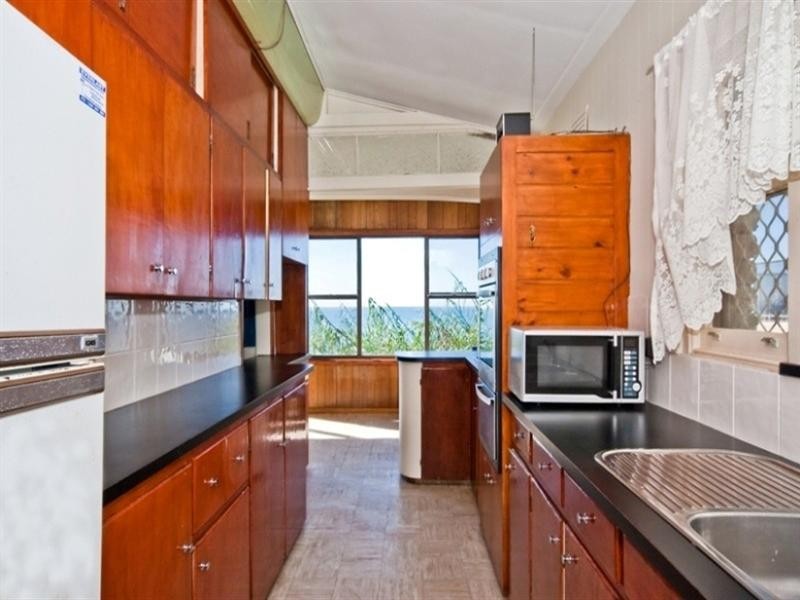 104 Ocean Parade, Blue Bay NSW 2261