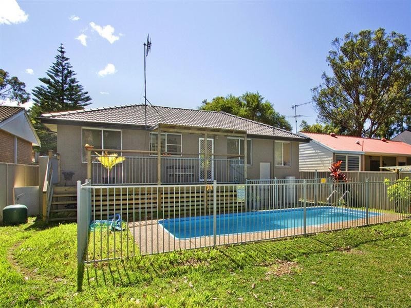 42 Albatross Road, Berkeley Vale NSW 2261