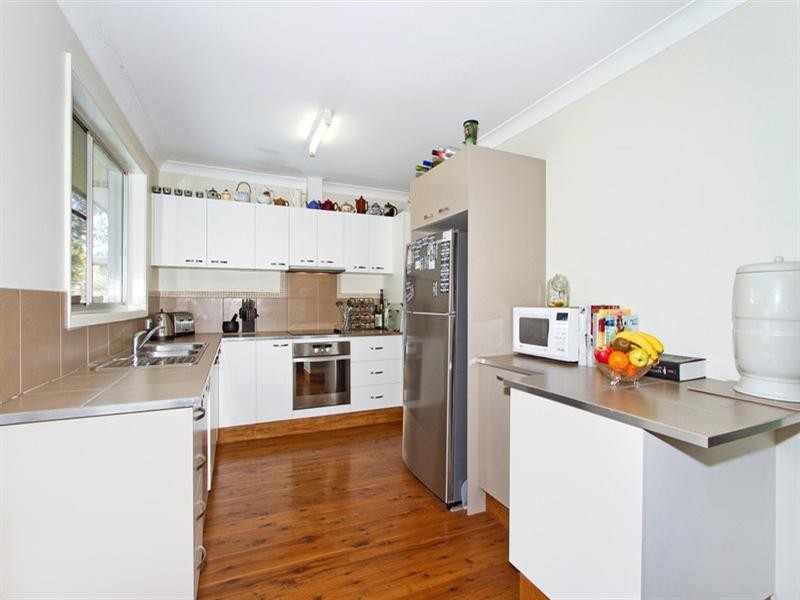 42 Albatross Road, Berkeley Vale NSW 2261