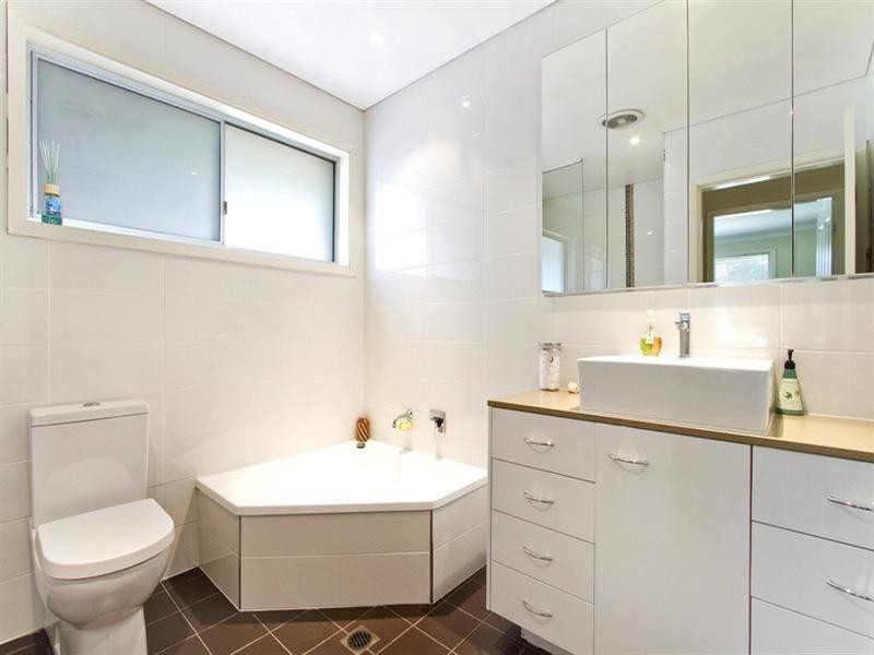 42 Albatross Road, Berkeley Vale NSW 2261