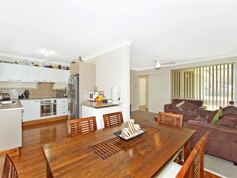 42 Albatross Road, Berkeley Vale NSW 2261