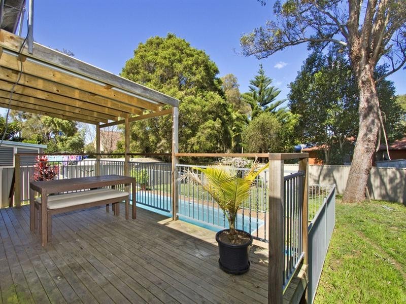 42 Albatross Road, Berkeley Vale NSW 2261