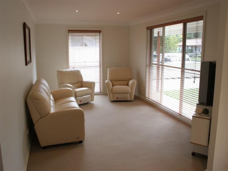 10 Jean Avenue, Berkeley Vale NSW 2261