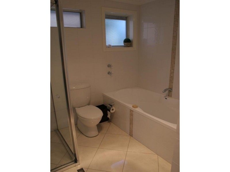 10 Jean Avenue, Berkeley Vale NSW 2261