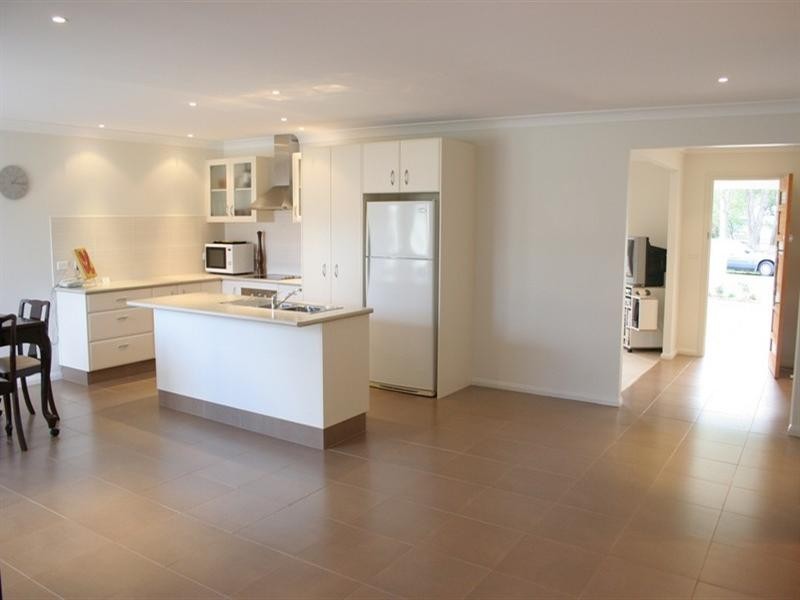 10 Jean Avenue, Berkeley Vale NSW 2261