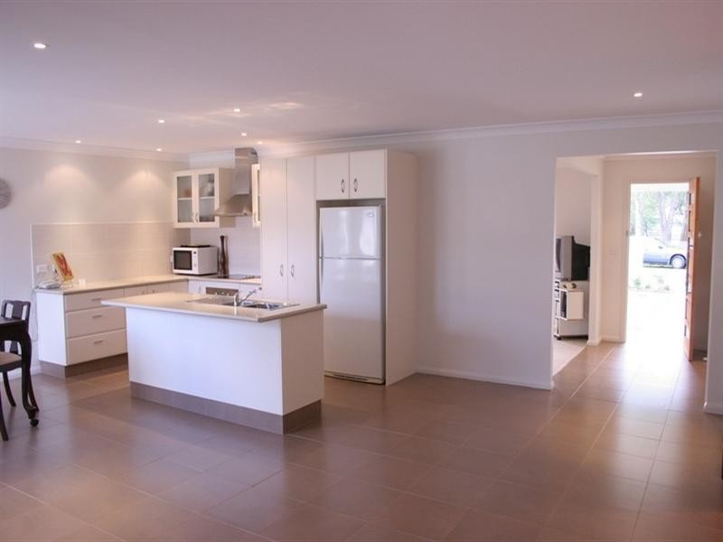 10 Jean Avenue, Berkeley Vale NSW 2261