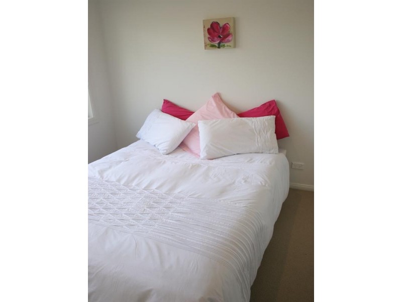 10 Jean Avenue, Berkeley Vale NSW 2261