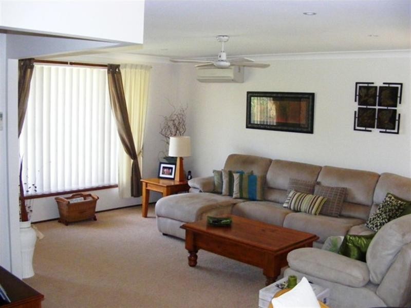 196 Cresthaven Avenue, Bateau Bay NSW 2261