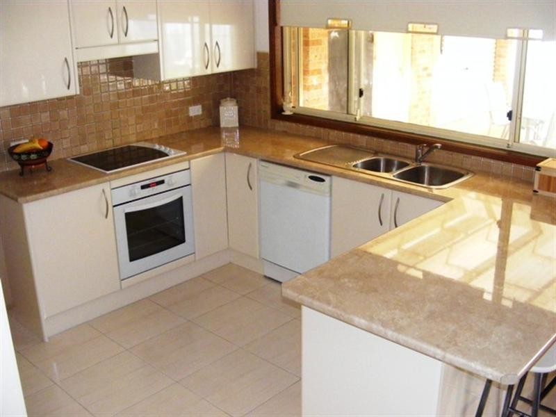 196 Cresthaven Avenue, Bateau Bay NSW 2261