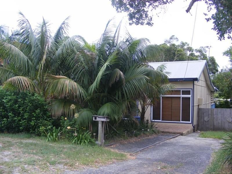 18 Poplars Avenue, Bateau Bay NSW 2261