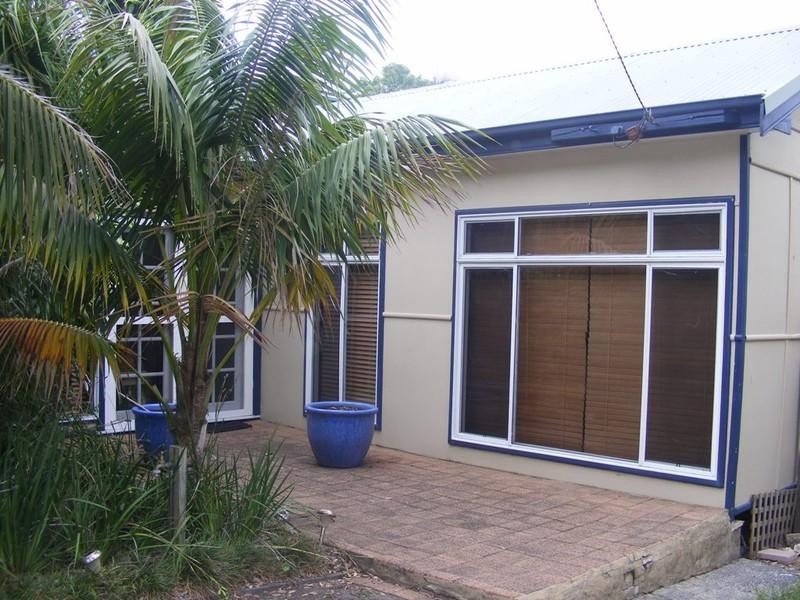 18 Poplars Avenue, Bateau Bay NSW 2261