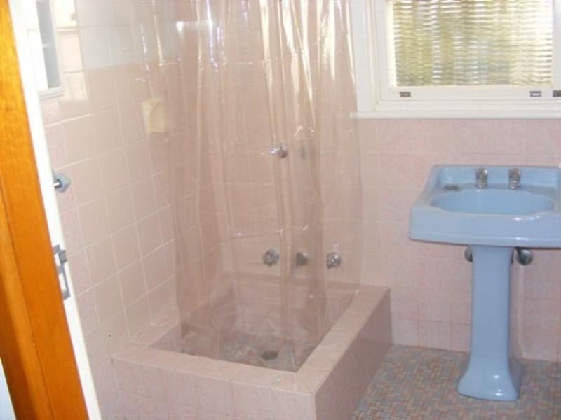 10 Peak Street, Bateau Bay NSW 2261