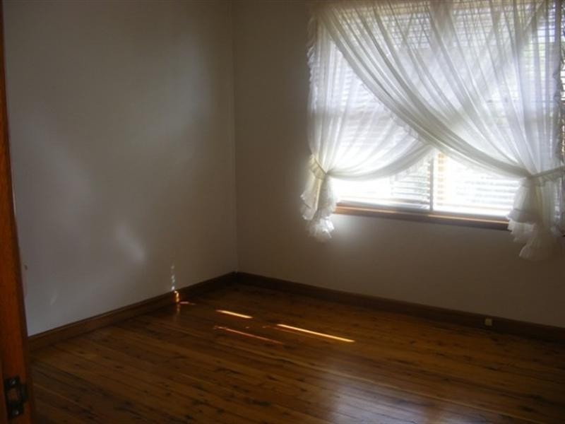 10 Peak Street, Bateau Bay NSW 2261