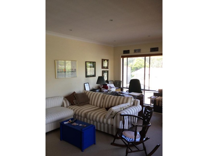 32 Point Street, Bateau Bay NSW 2261