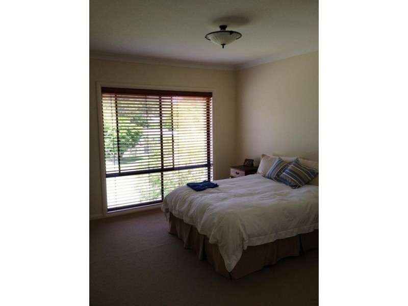 32 Point Street, Bateau Bay NSW 2261