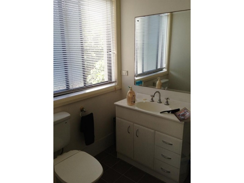 32 Point Street, Bateau Bay NSW 2261