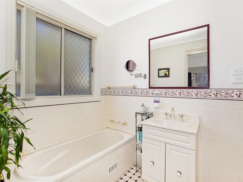 17 Yethonga Avenue, Blue Bay NSW 2261