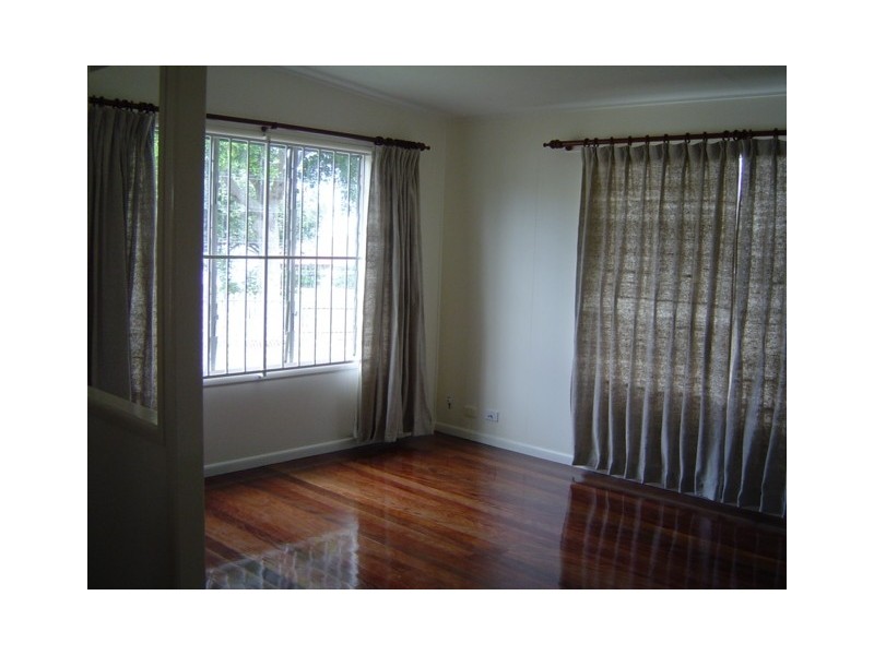 27 Marine Parade, Redcliffe QLD 4020