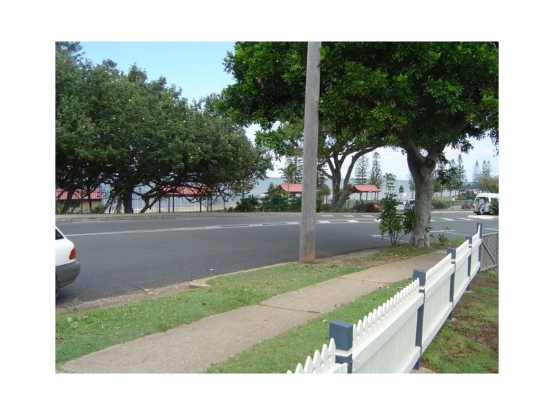 27 Marine Parade, Redcliffe QLD 4020