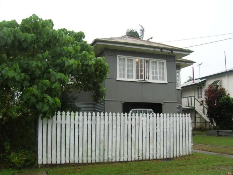10 Murphy Street, Scarborough QLD 4020