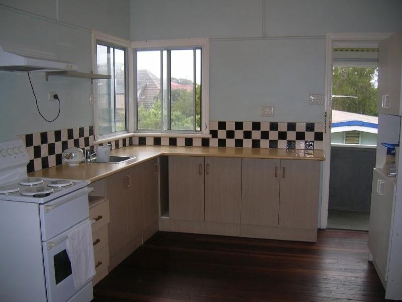 10 Murphy Street, Scarborough QLD 4020