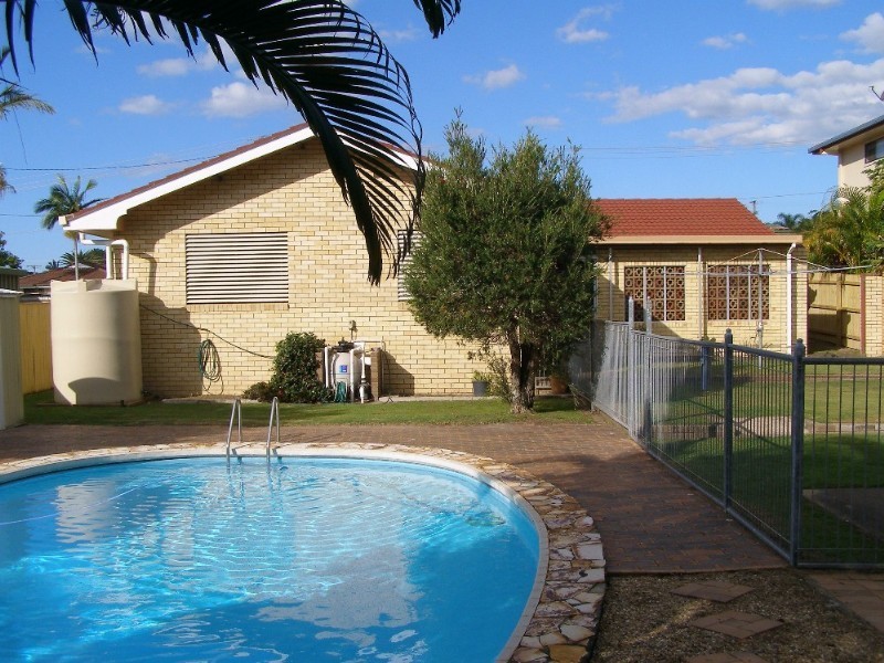 21 Pinewood Street, Redcliffe QLD 4020