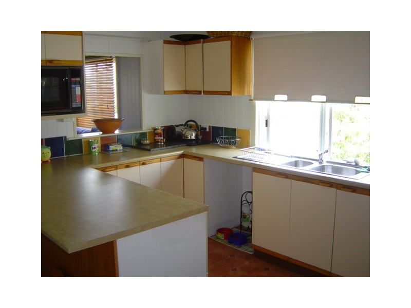 27 Whytecliffe Parade, Woody Point QLD 4019
