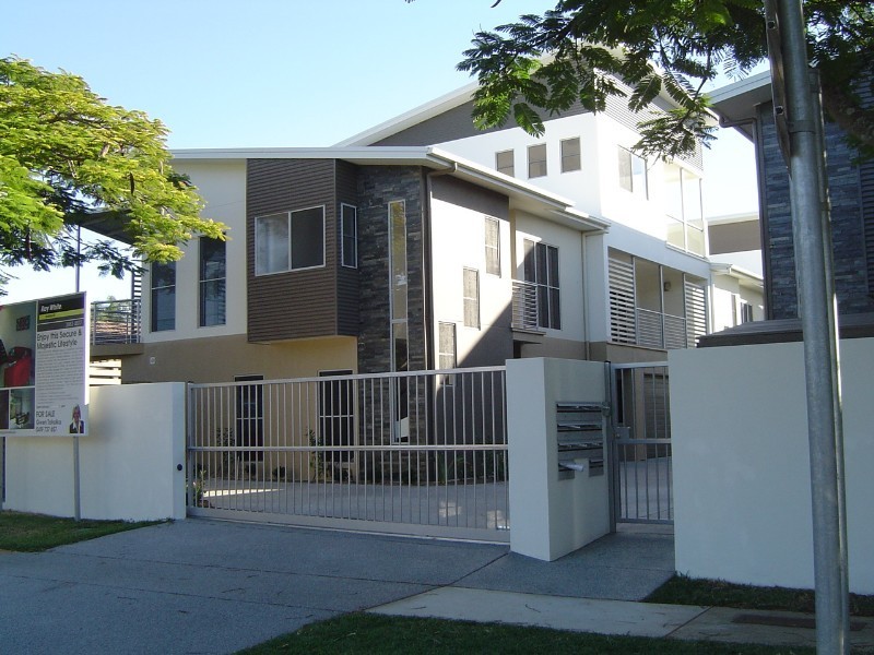 8/415 Scarborough Road, Scarborough QLD 4020