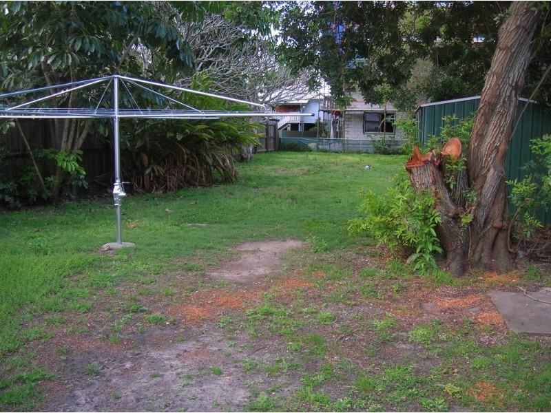 6 Caroline Street, Woody Point QLD 4019