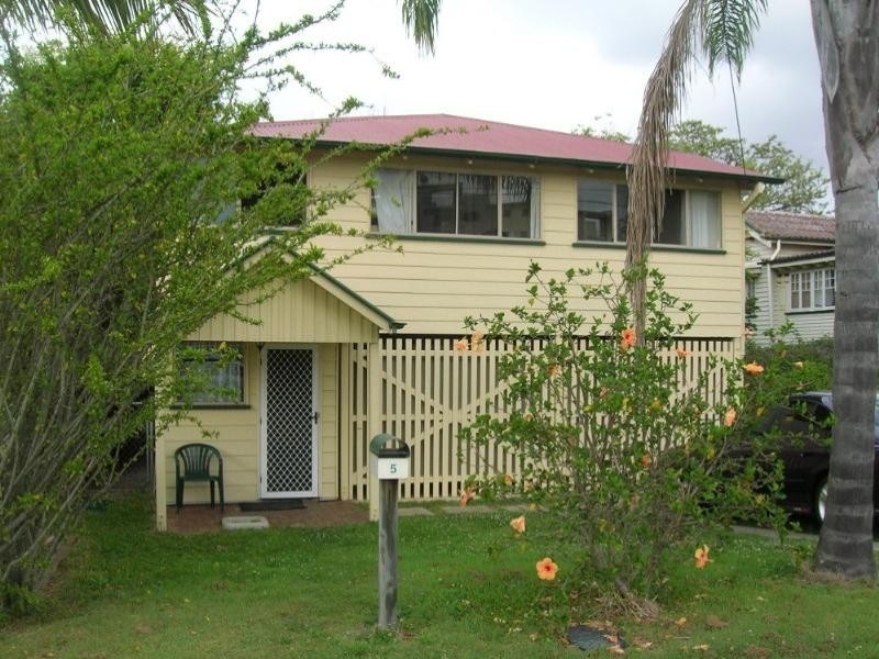 5 Louis Street, Redcliffe QLD 4020