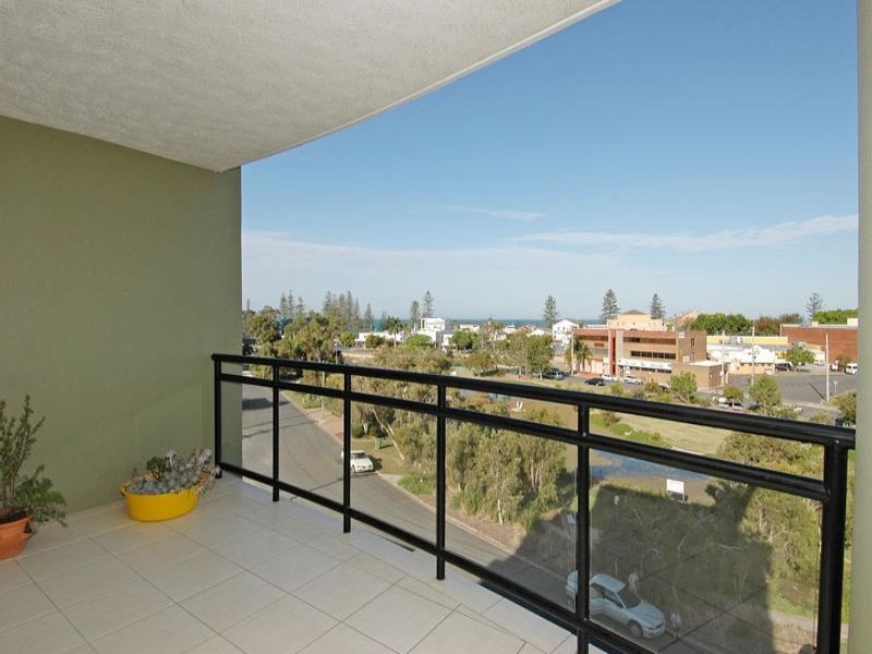 10/33 Humpybong Esplanade, Redcliffe QLD 4020