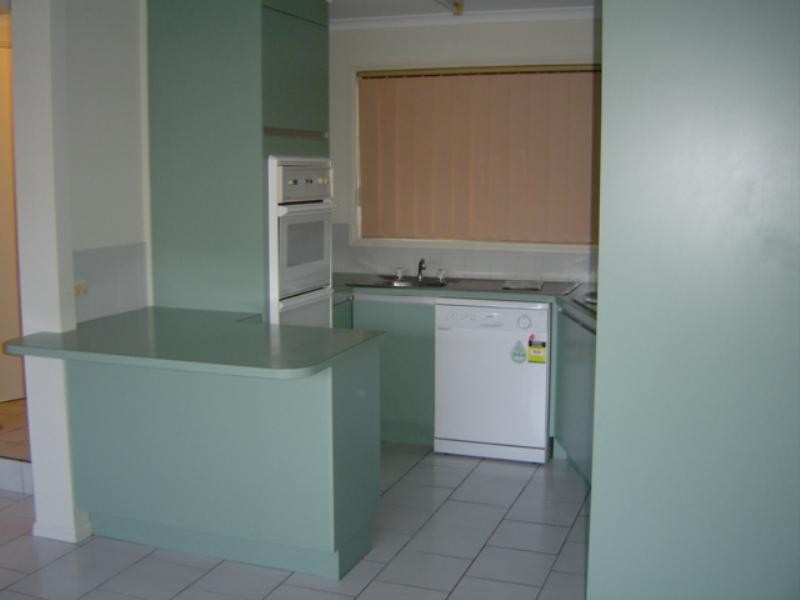 4/2 Landsborough Avenue, Scarborough QLD 4020